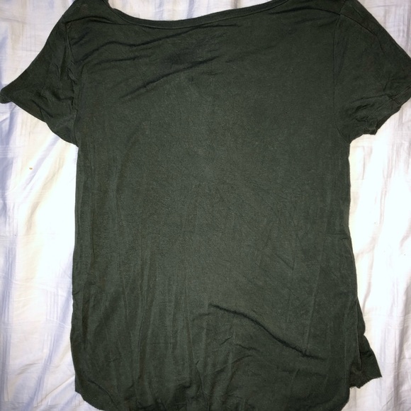 Army green extra small Hollister t-shirt. - Picture 2 of 3